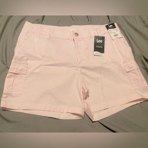 NWT ☀️ women’s shorts - very pretty! ☀️ LEE Regular Fit, short, mid rise cargo☀️